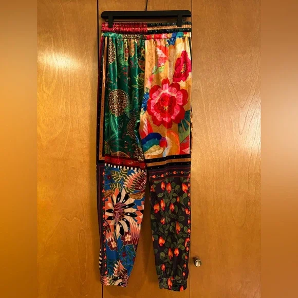 FARM Rio Mixed Scarves Multicolor Velour Sweatpants - Picture 2 of 7